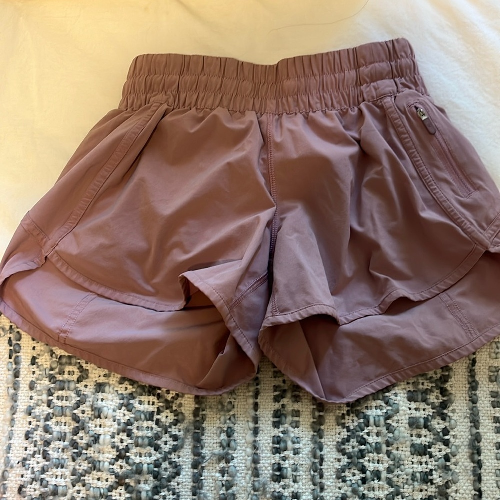 Lululemon tracker shorts 4”
